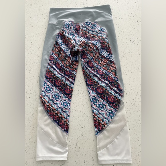 ATHLETA Powervita Crop Leggings Multi-Color Print NOMAD SALUTATION MESH Women S - Picture 4 of 9